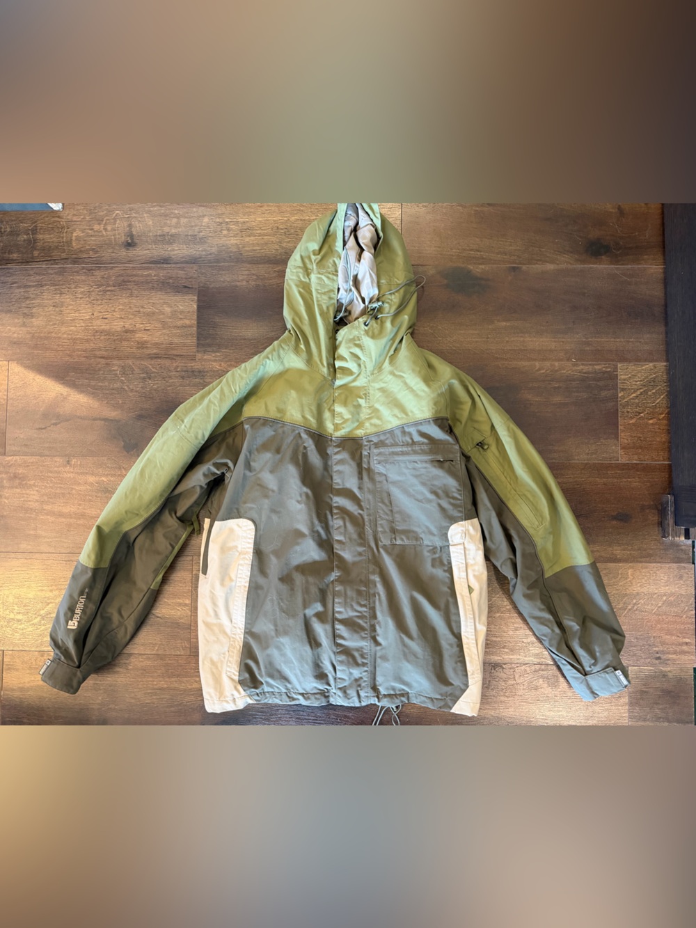 Burton Men’s Olive Green and Light Cream Ski Jacket